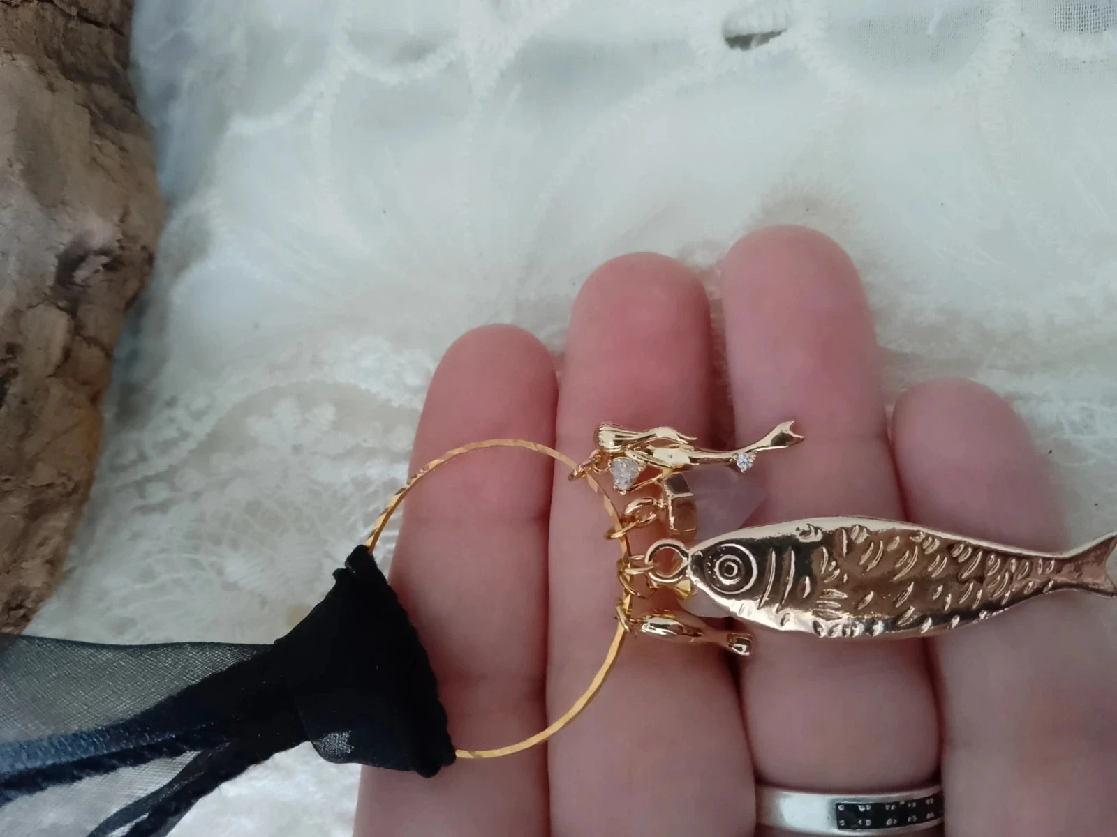 Collier poissons sirène doré pierre naturelle et ruban noir – photo 5